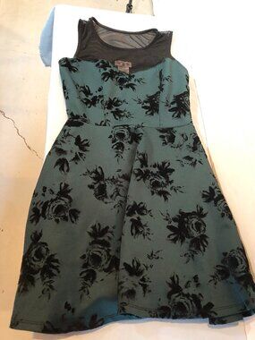 Three Pink Hearts Trixxi MEDIUM Green/Black Floral Sleeveless Dress 16" Pit to P